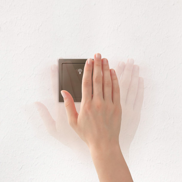Vollkommen kontaktlose Bedienung: Schneider Electric präsentiert KNX Tastsensor Pro T
